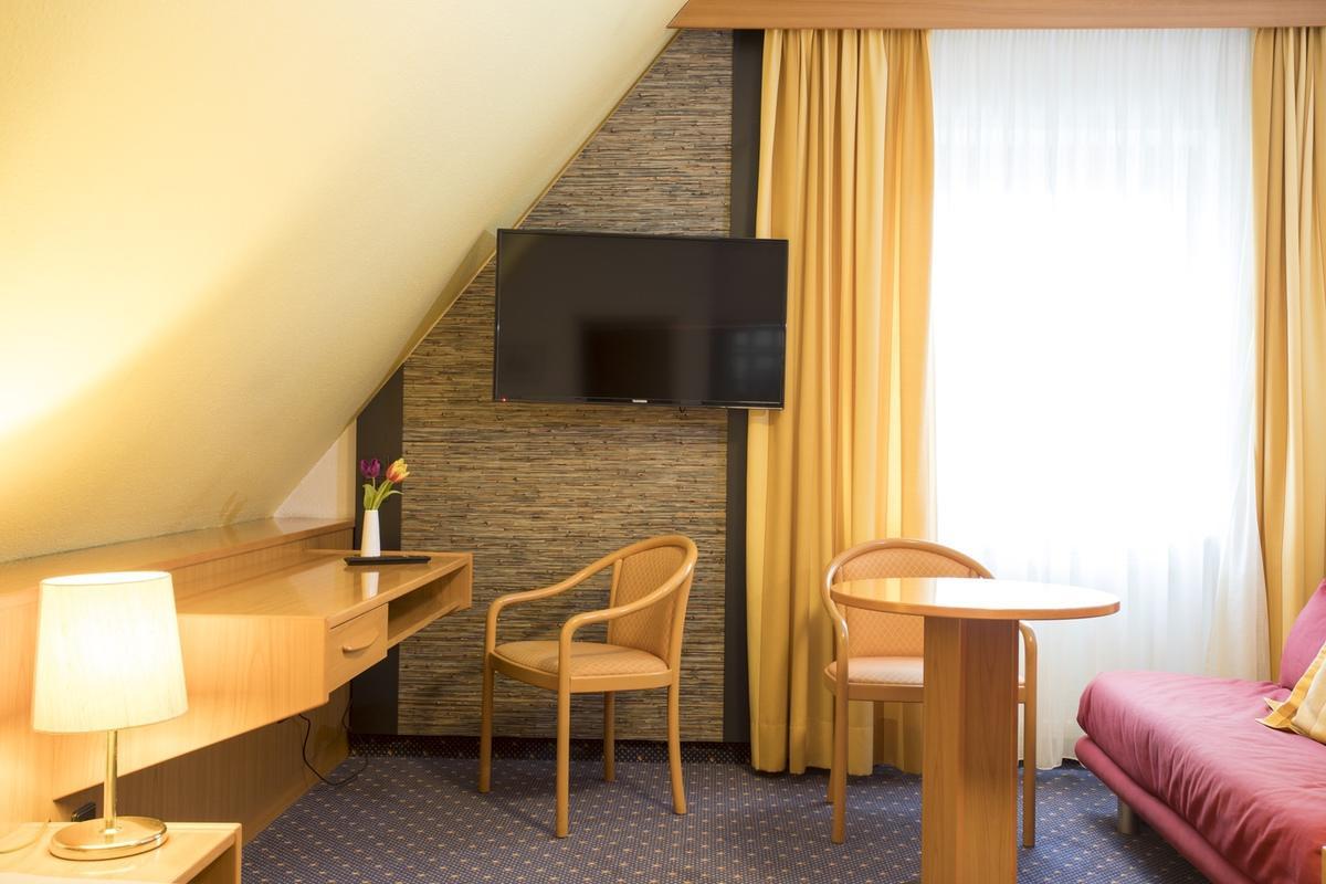 Hotel Restaurant Jaegerhof Weisendorf ภายนอก รูปภาพ