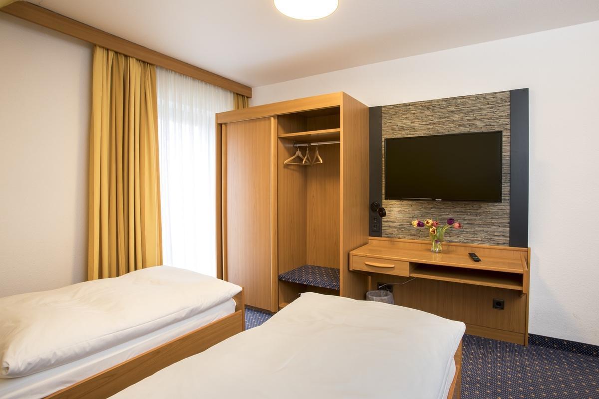 Hotel Restaurant Jaegerhof Weisendorf ภายนอก รูปภาพ
