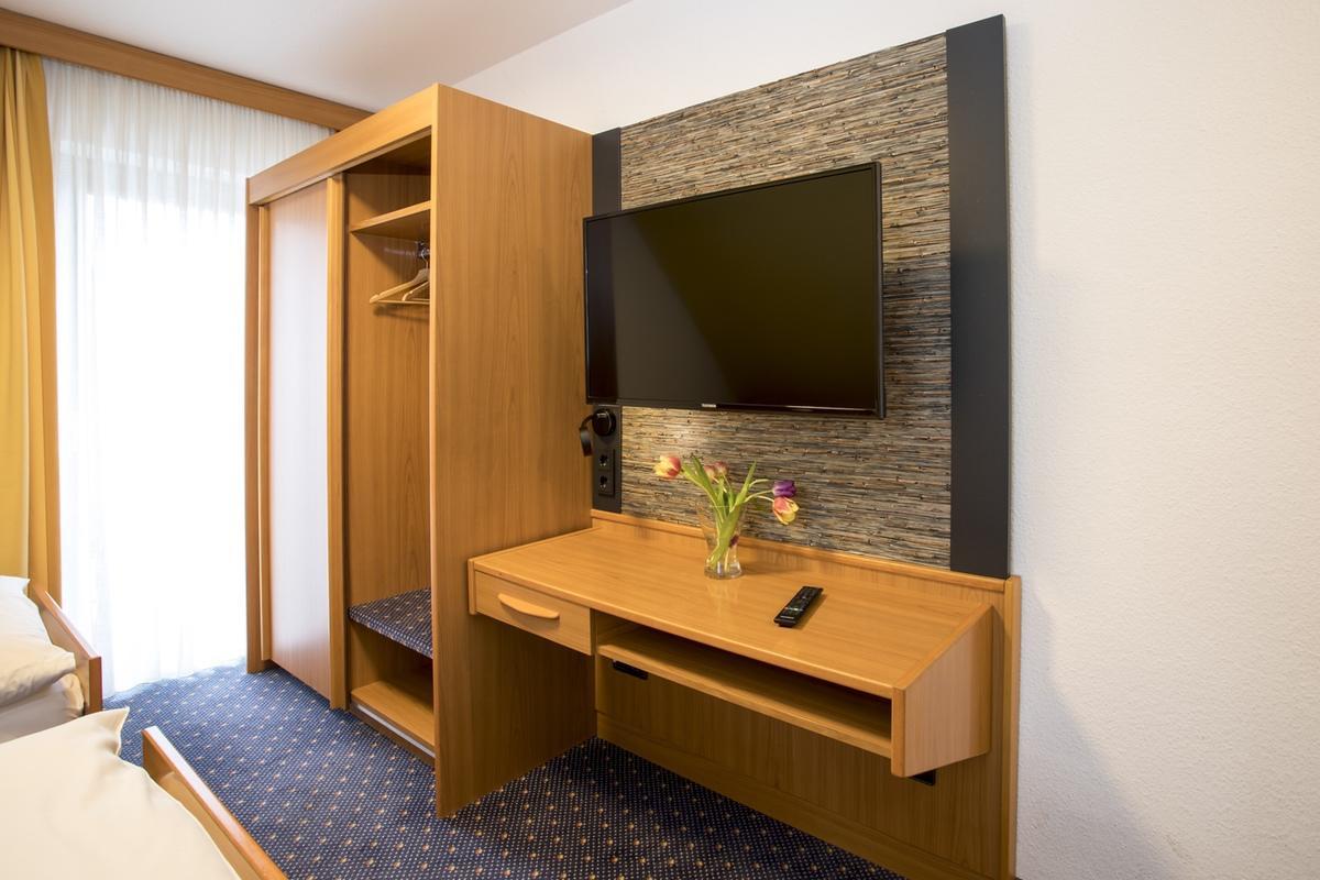 Hotel Restaurant Jaegerhof Weisendorf ภายนอก รูปภาพ